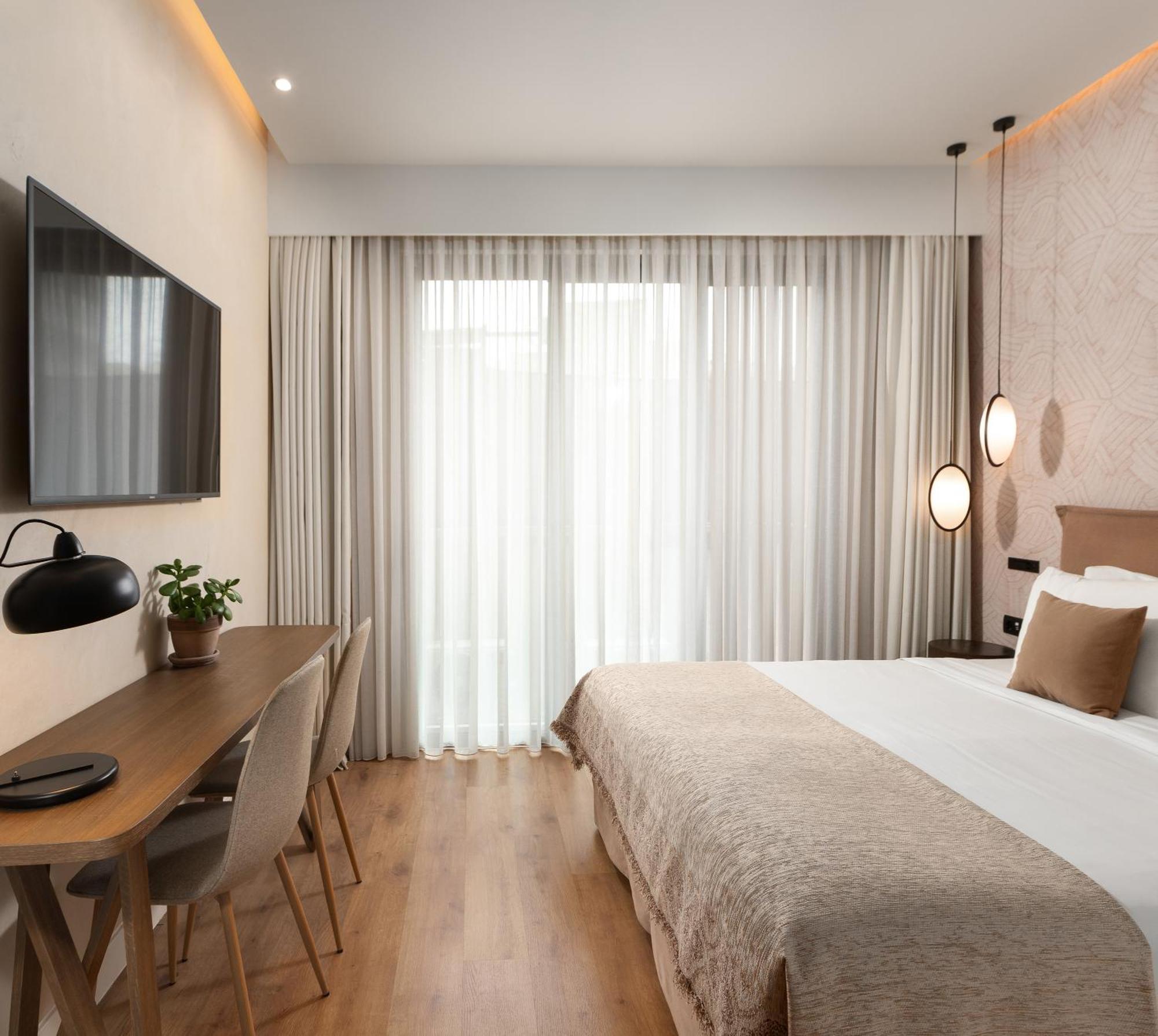 The Christokopidou & Hotel Athen